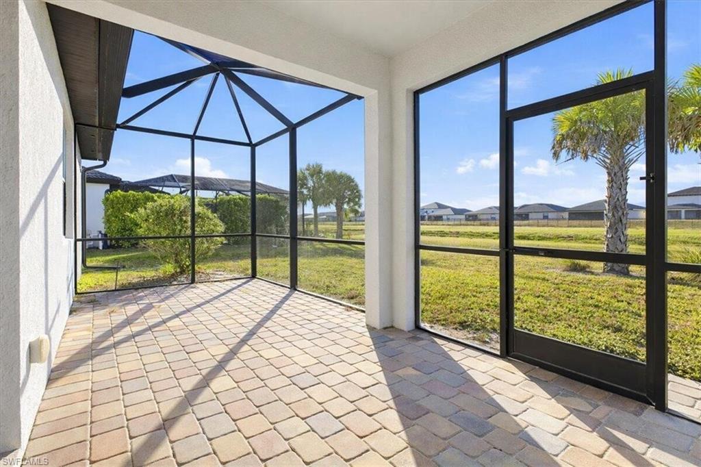 HAMPTON LAKES - Residential