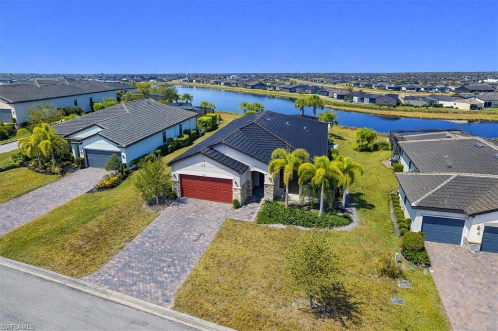 HAMPTON LAKES - Residential