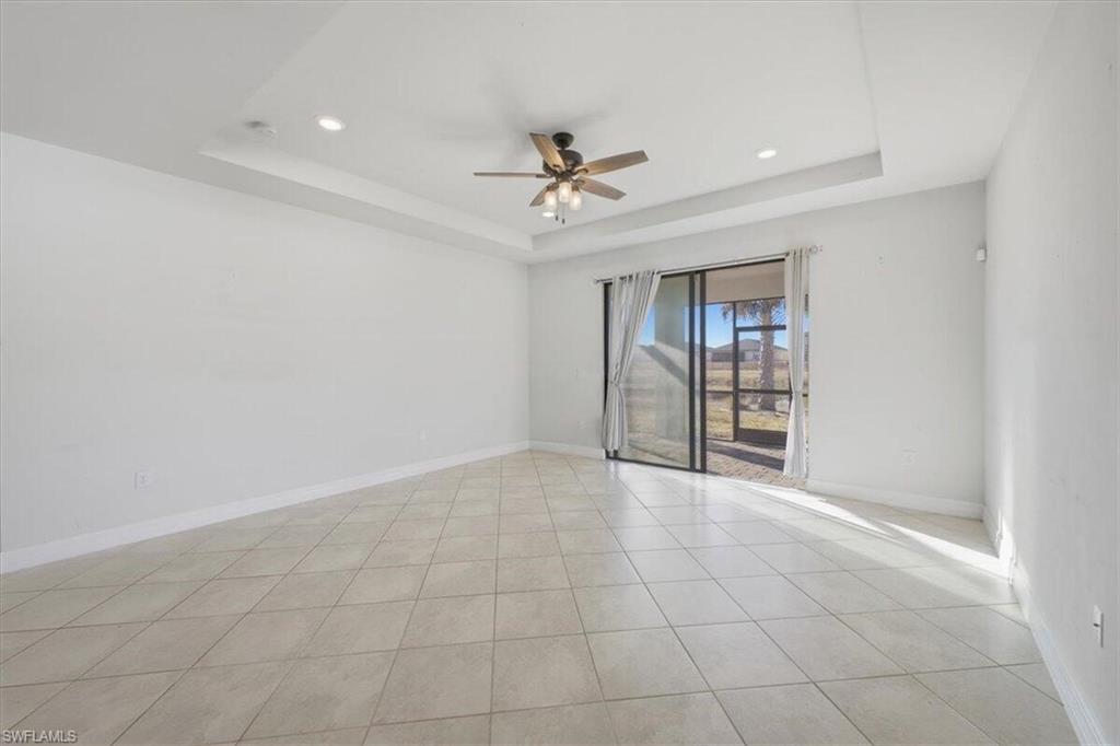 HAMPTON LAKES - Residential