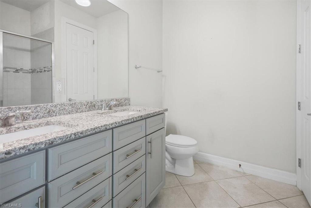 HAMPTON LAKES - Residential