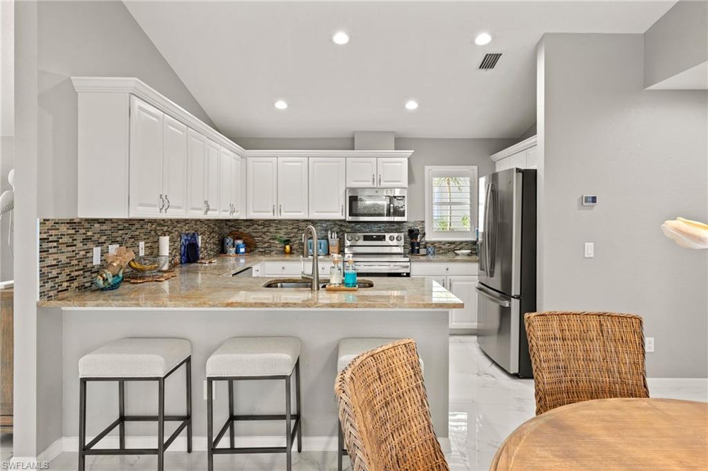 RIVERSIDE YACHT CLUB - Residential