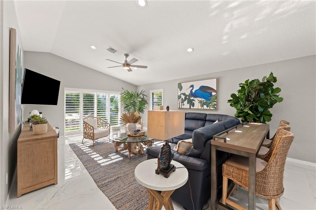 RIVERSIDE YACHT CLUB - Residential