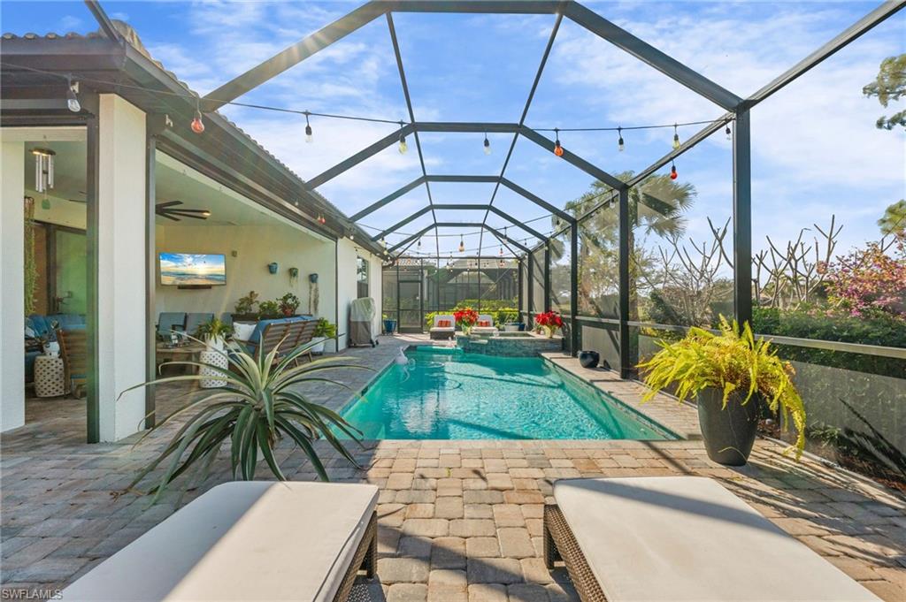 COUNTRY CLUB - Residential