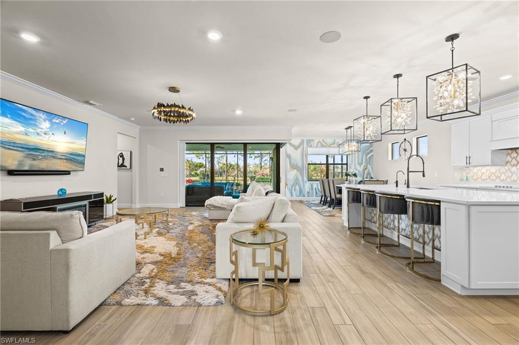 COUNTRY CLUB - Residential