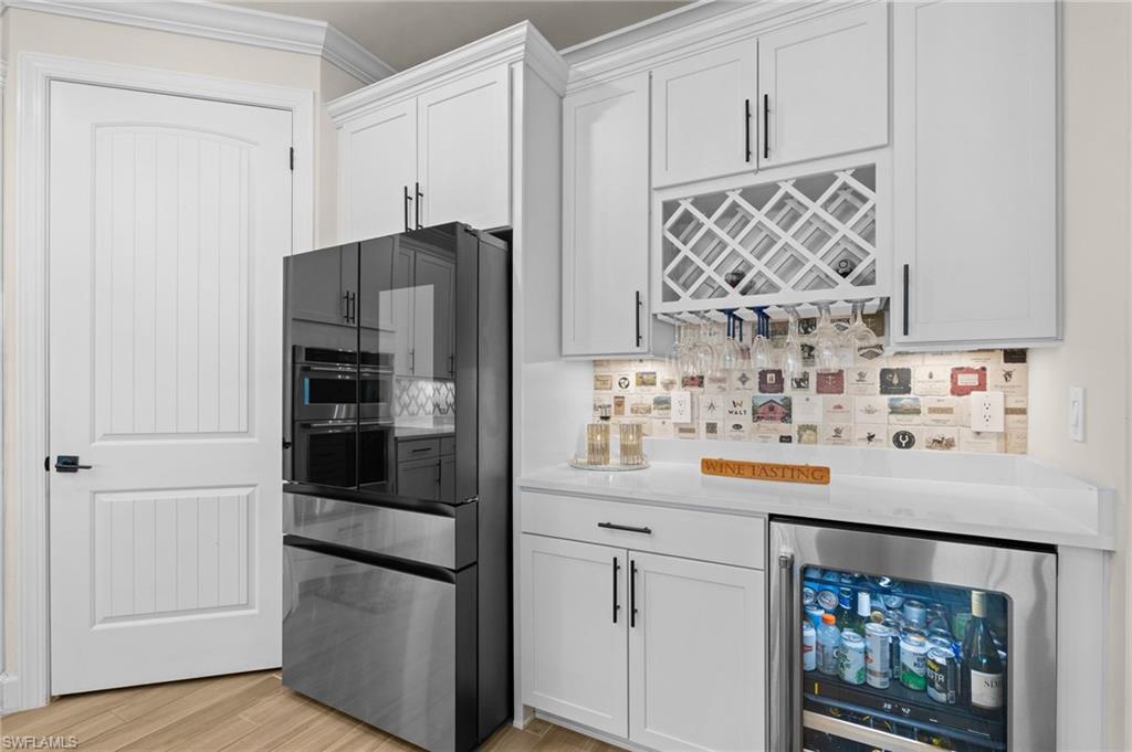 COUNTRY CLUB - Residential