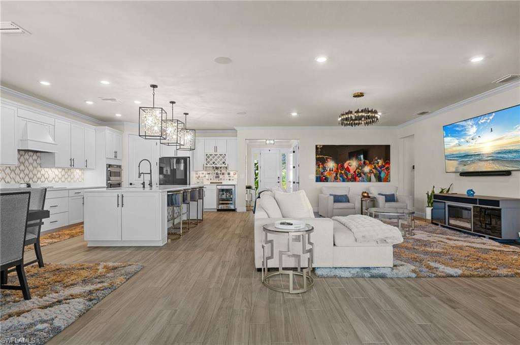 COUNTRY CLUB - Residential