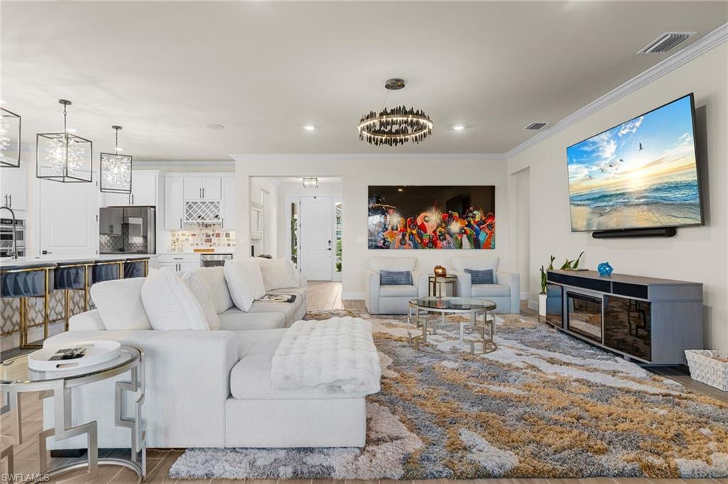 COUNTRY CLUB - Residential