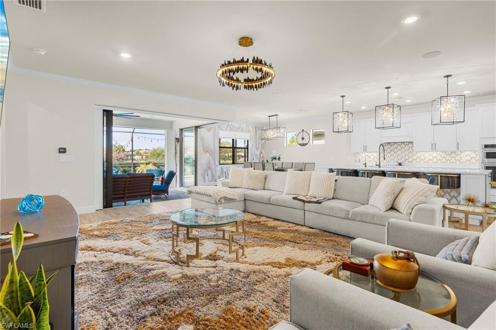 COUNTRY CLUB - Residential