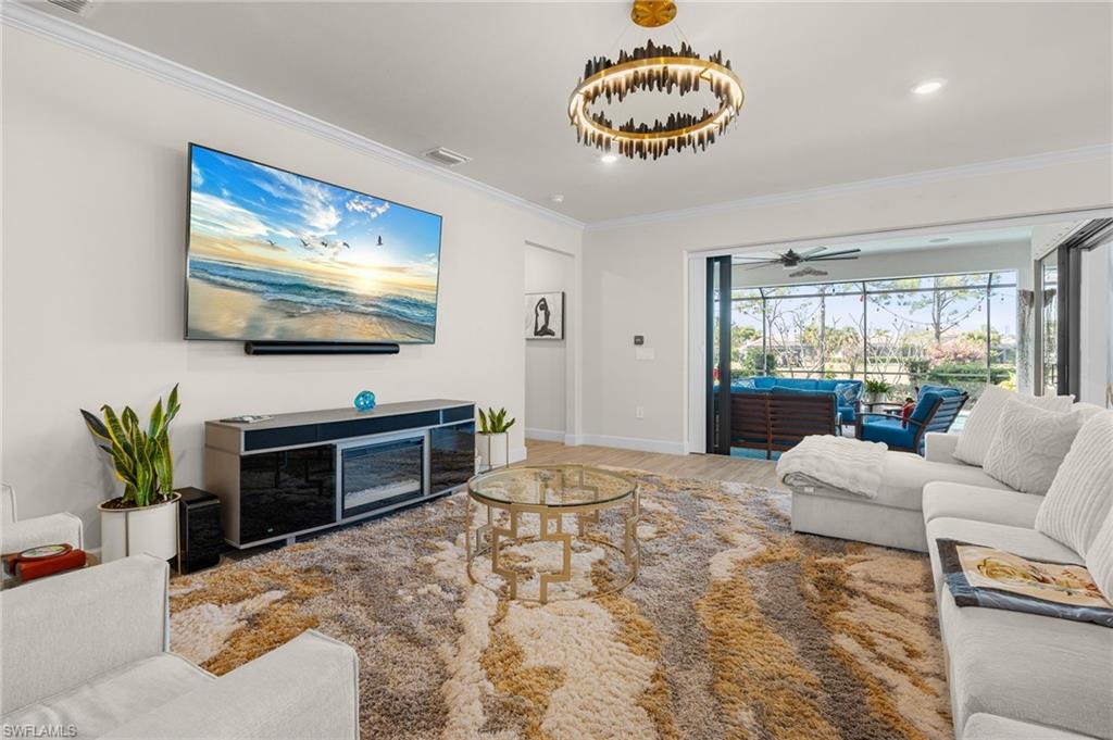 COUNTRY CLUB - Residential