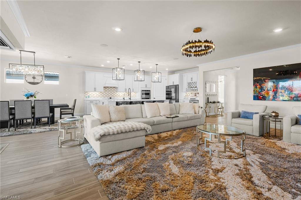 COUNTRY CLUB - Residential