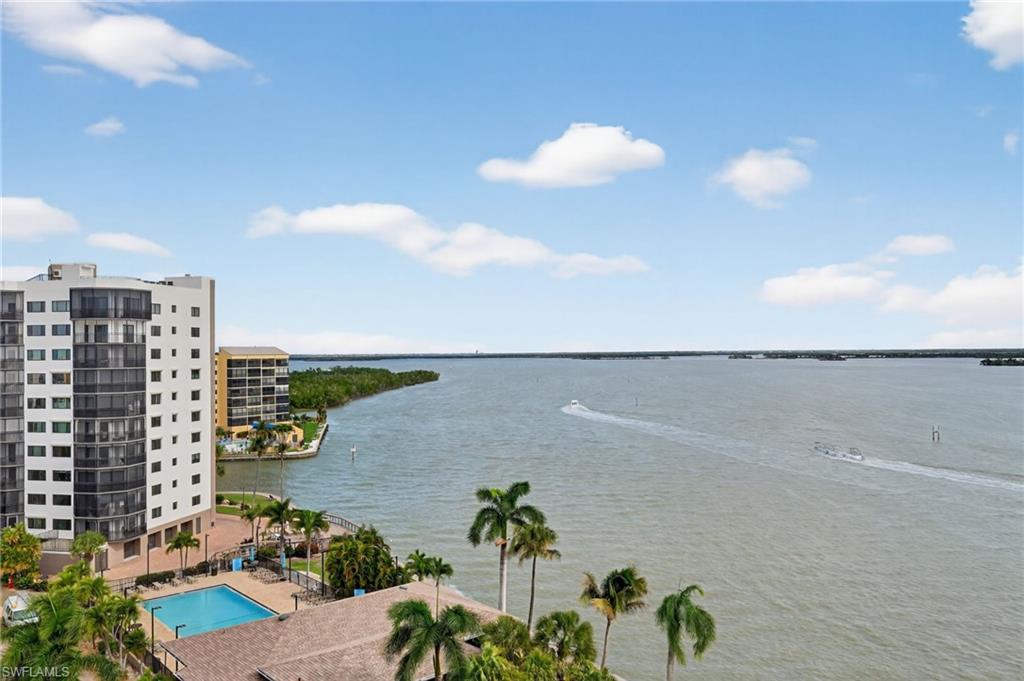 HARBOUR POINTE CONDO - Residential