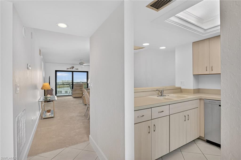 HARBOUR POINTE CONDO - Residential