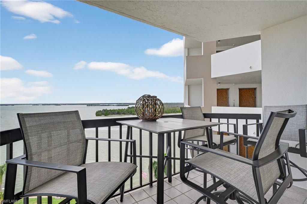 HARBOUR POINTE CONDO - Residential