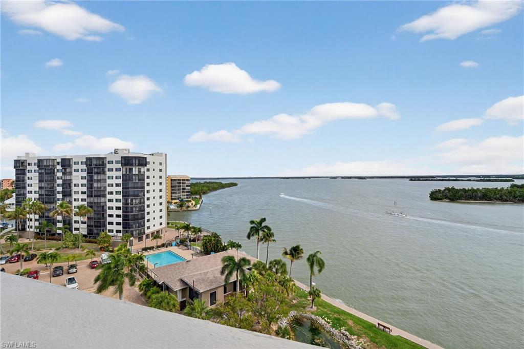 HARBOUR POINTE CONDO - Residential