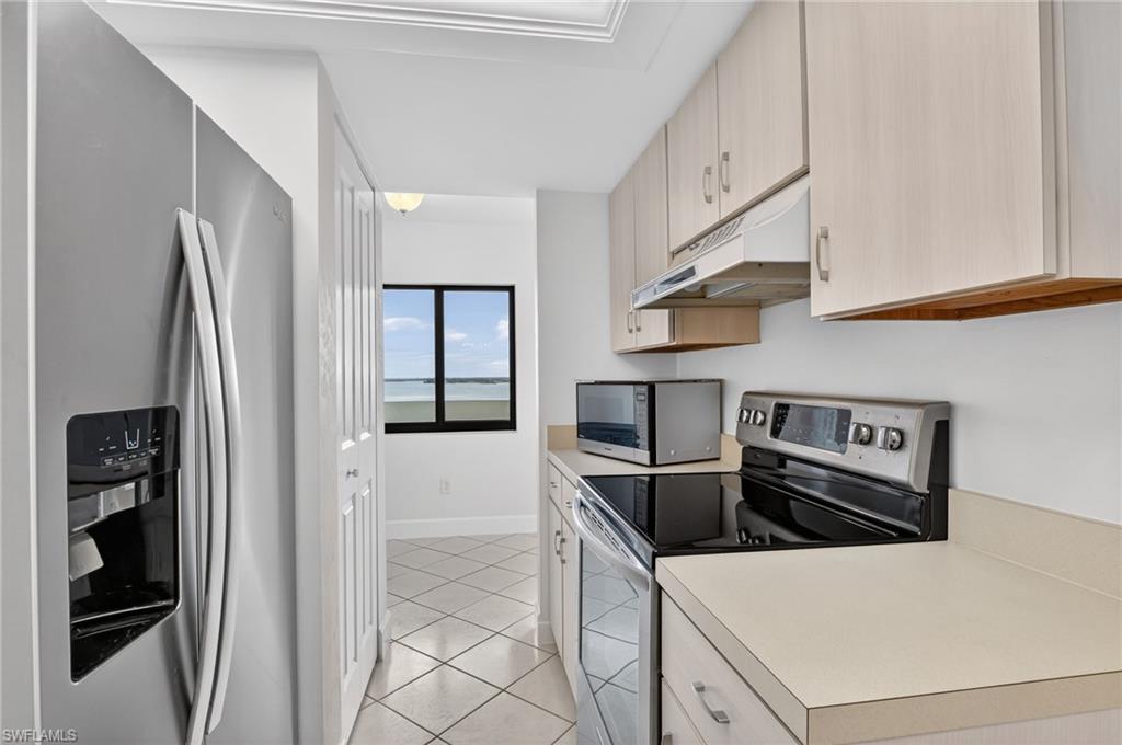 HARBOUR POINTE CONDO - Residential