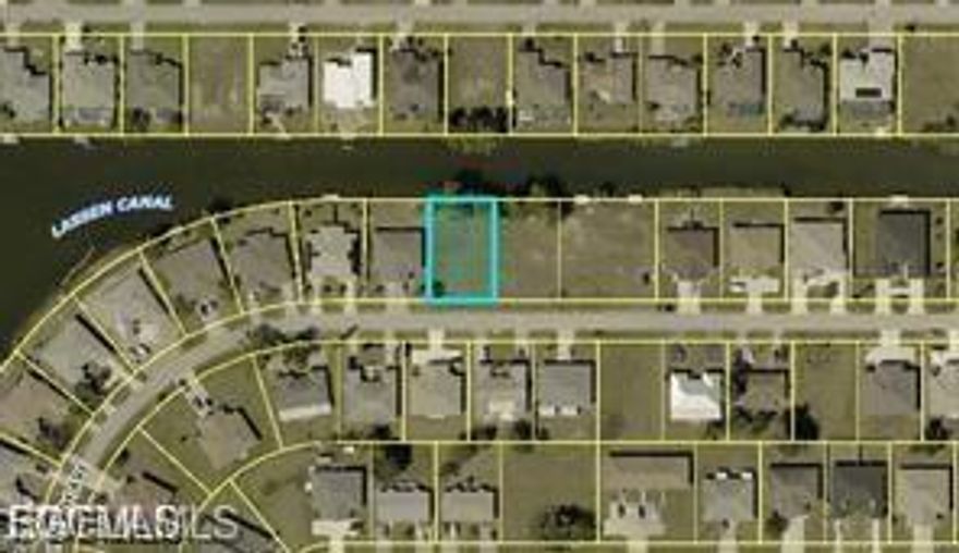 Amazing Deal for a Waterfront-DUPLEX/MULTI-FAMILY ZONED LOT!! (Adjacent lot is available as well-531 SE 4th Ter If combined, you can build up to a 6 Unit Investment property)CITY WATER, SEWER, AND IRRIGATION Utilities already installed and PAID IN FULL! Make an offer today, Rents are up and this is an amazing investment opportunity. FLOOD ZONE X, NO FLOOD INSURANCE NEEDED!