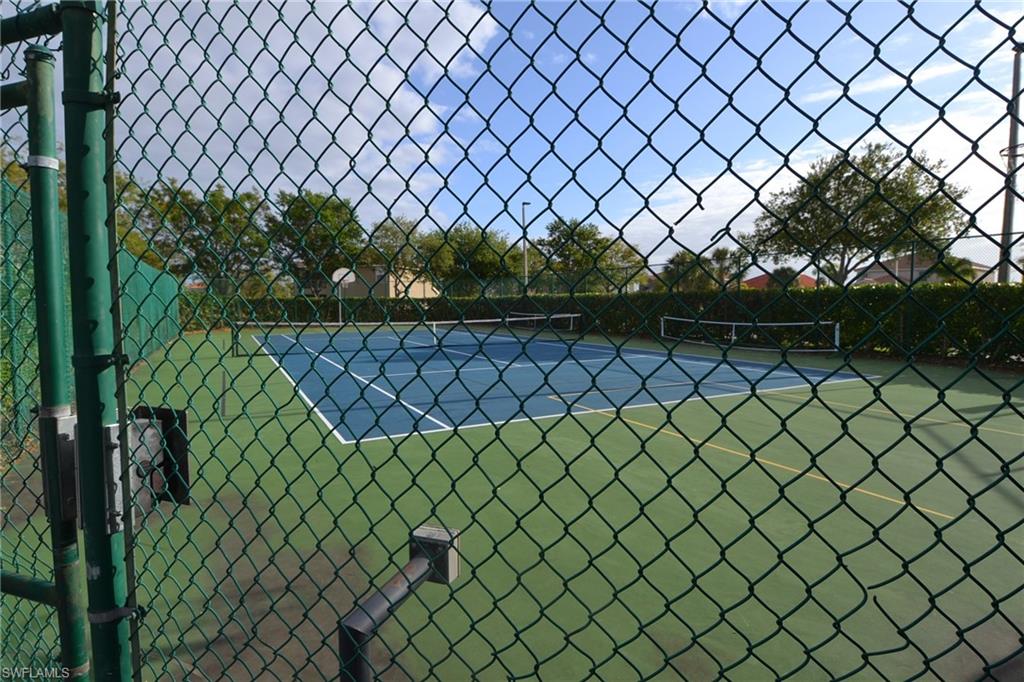 VALENCIA LAKES - Residential