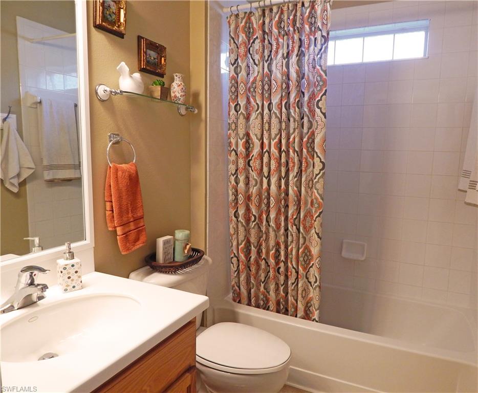 VALENCIA LAKES - Residential