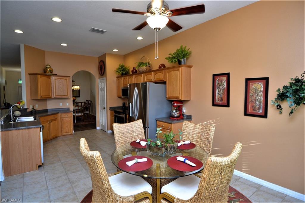 VALENCIA LAKES - Residential