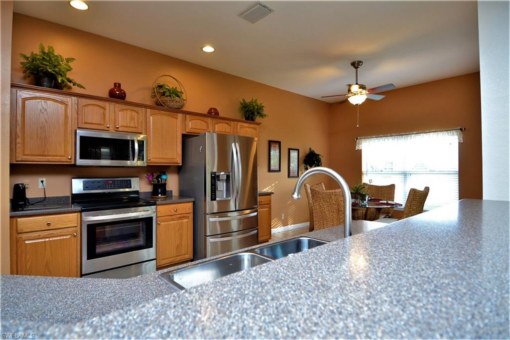 VALENCIA LAKES - Residential