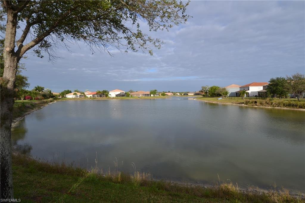 VALENCIA LAKES - Residential