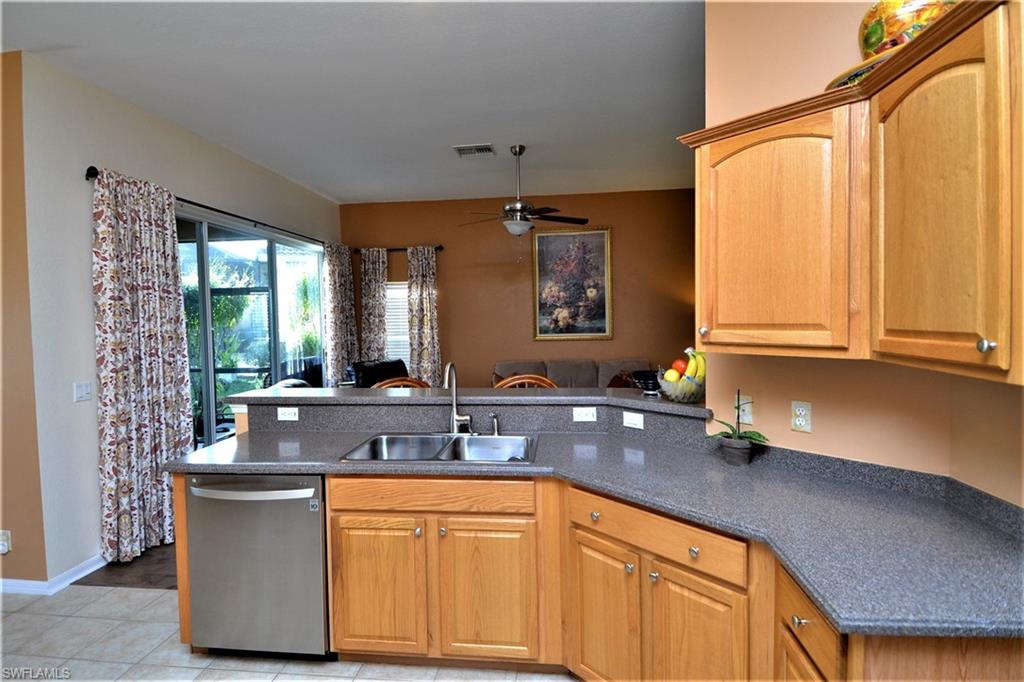 VALENCIA LAKES - Residential