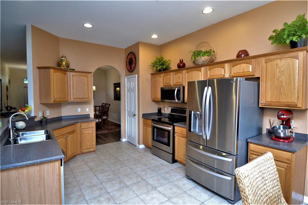 VALENCIA LAKES - Residential