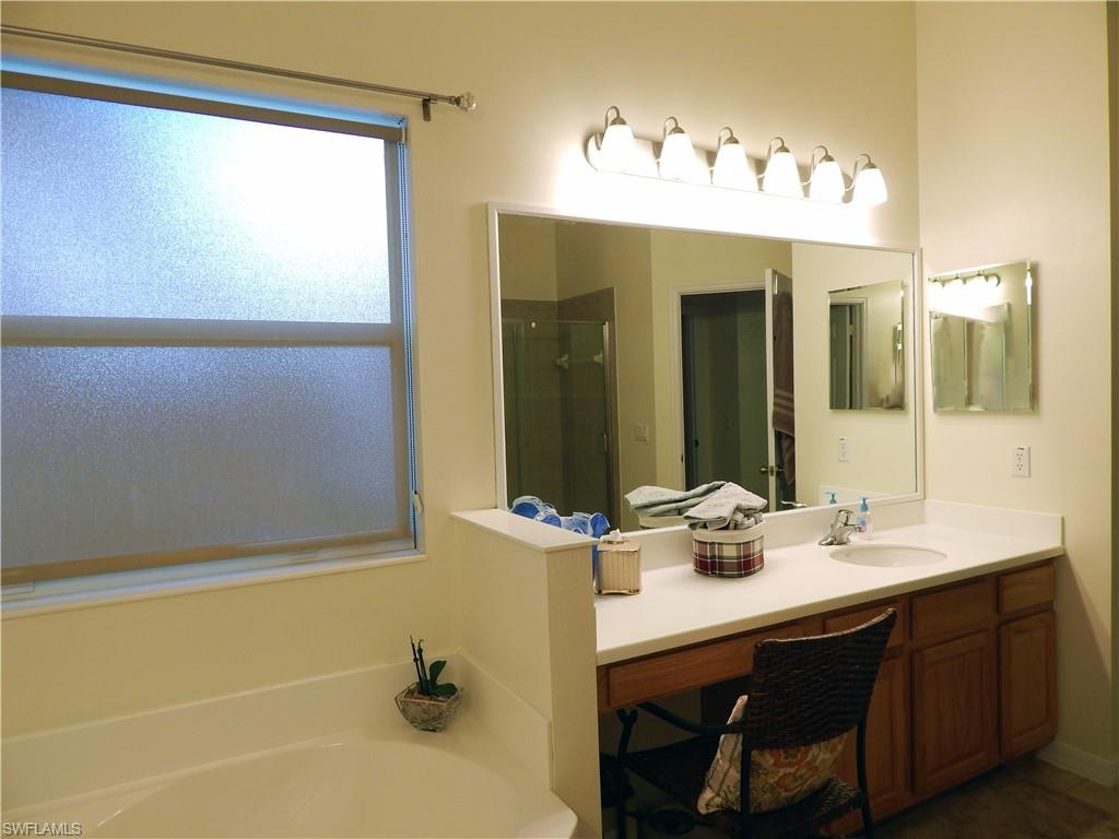 VALENCIA LAKES - Residential