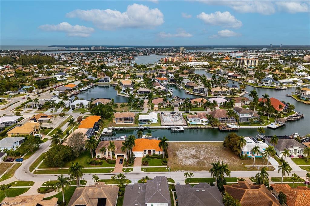 MARCO BEACH - Residential