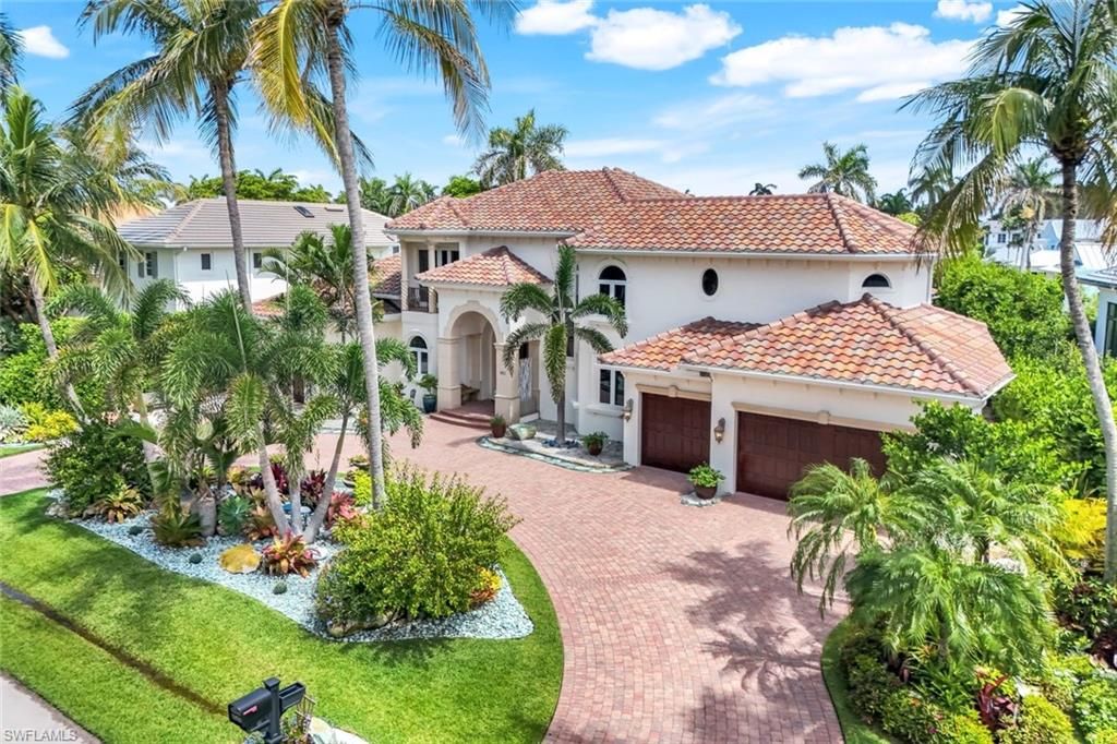 Photo of 491 Wedge DR, NAPLES, FL 34103 (MLS # 225050673)