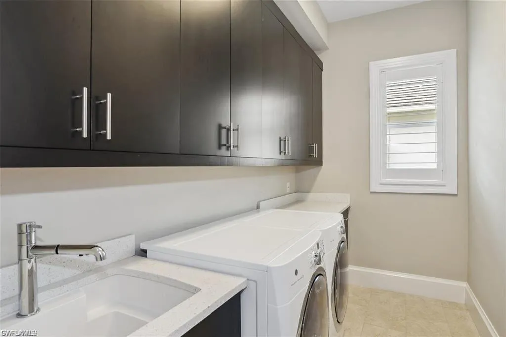 Marco Island, Florida 34145, United States, 4 Bedrooms Bedrooms, ,4 BathroomsBathrooms,Residential,Contingent,85210