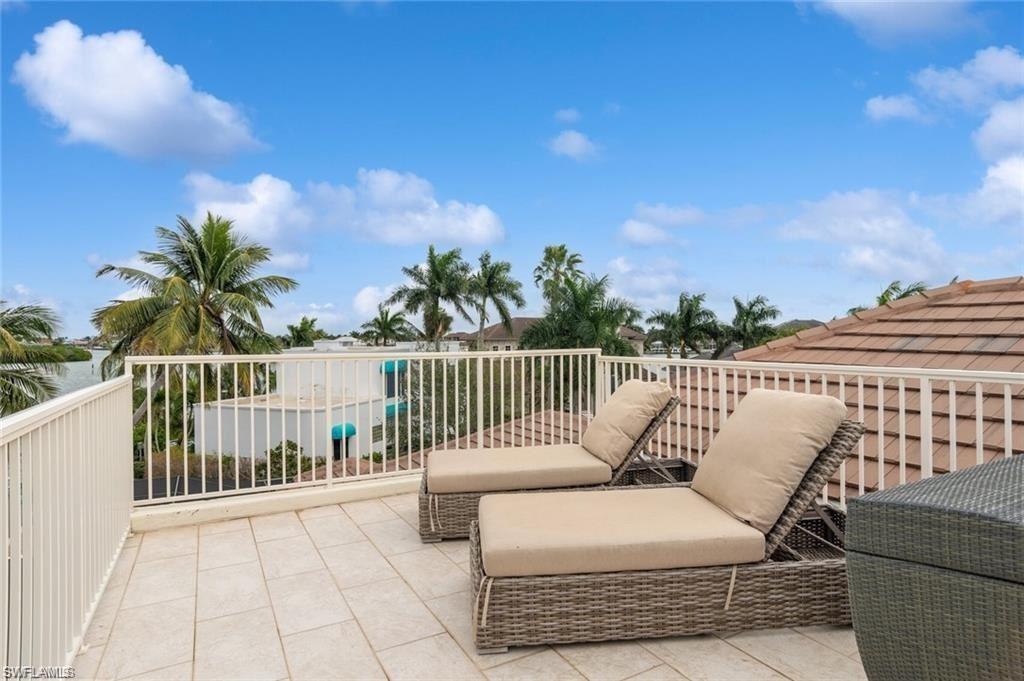 MARCO BEACH - Residential