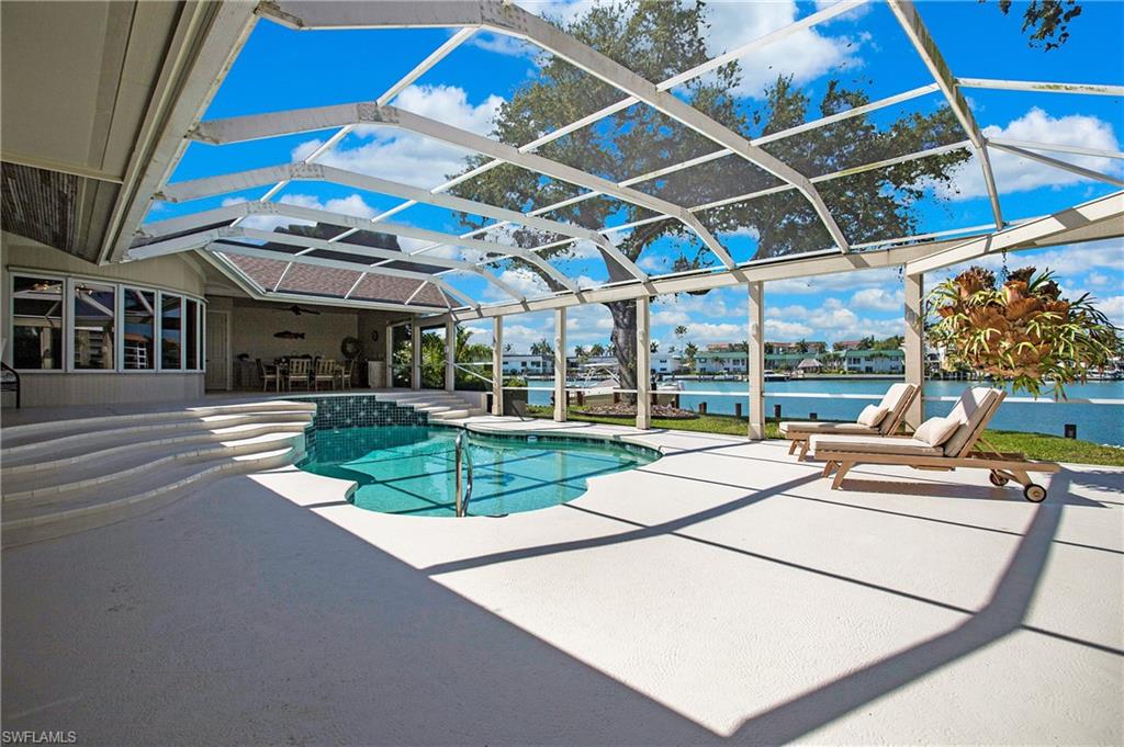 MOORINGS - Residential