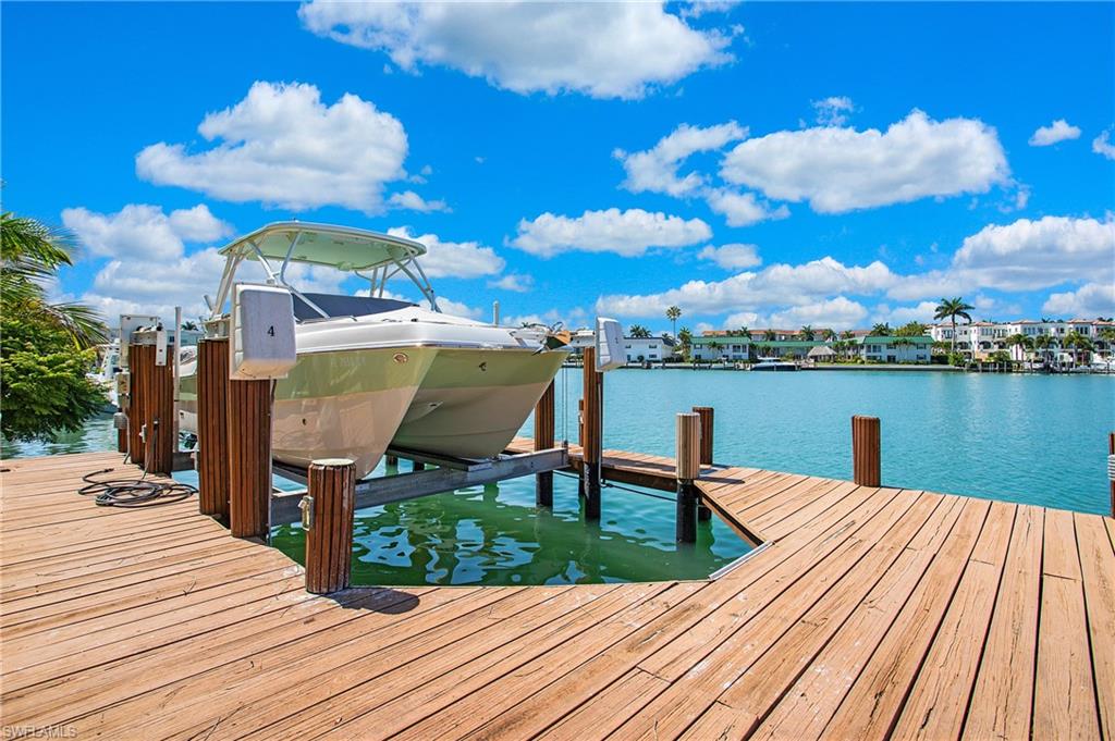 MOORINGS - Residential