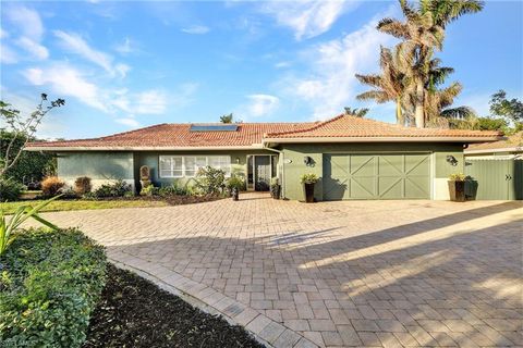 13 Pelican ST W NAPLES FL 34113