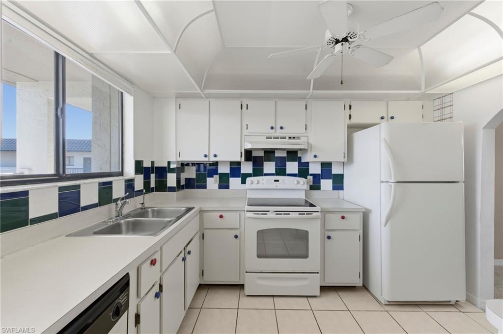 CENTRE COURT CONDO - Residential