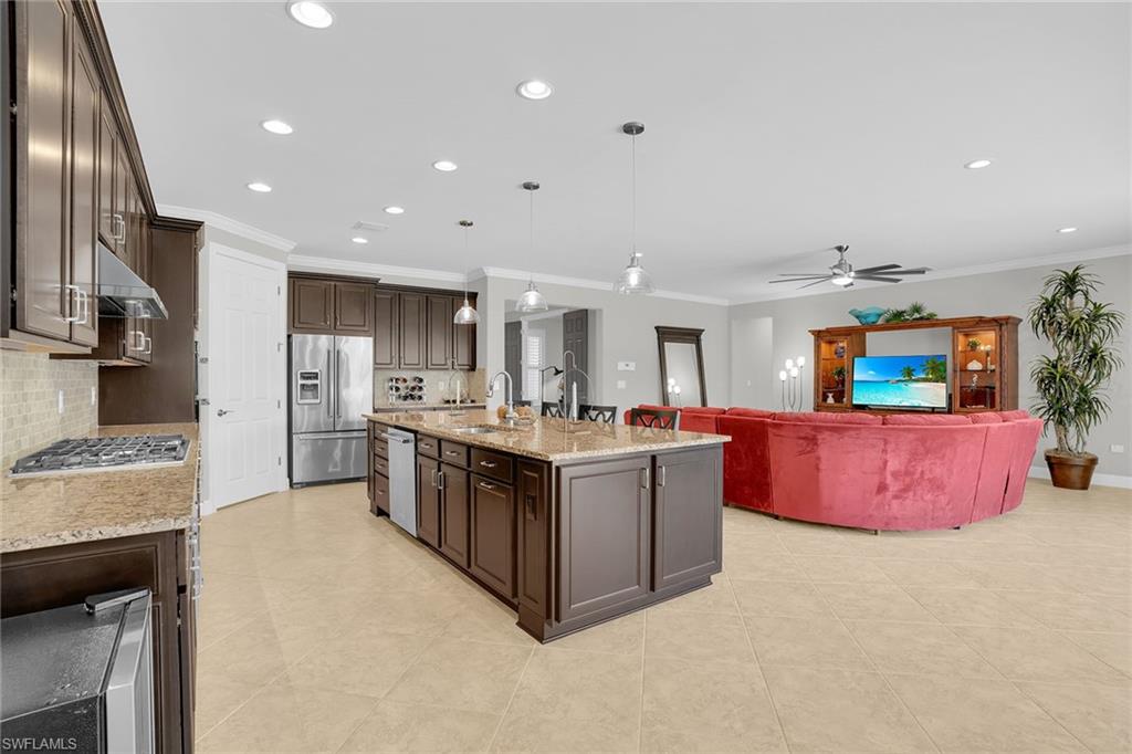 CAMDEN SQUARE - Residential