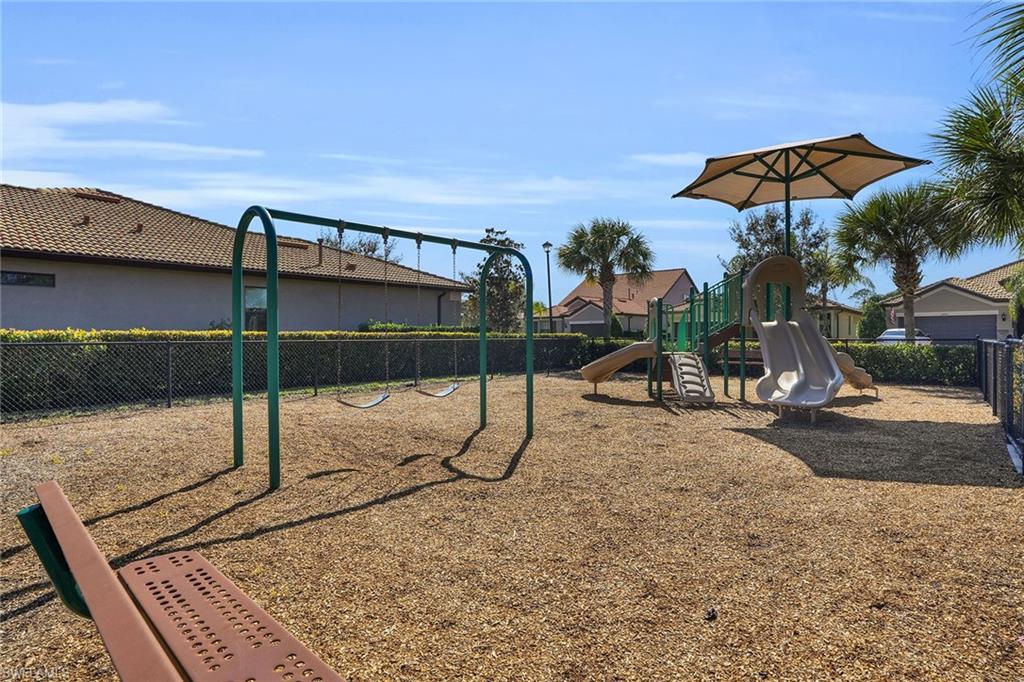 CAMDEN SQUARE - Residential