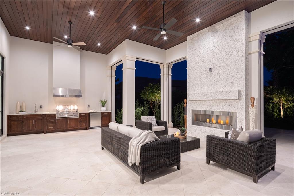 PELICAN BAY WOODS - Residential