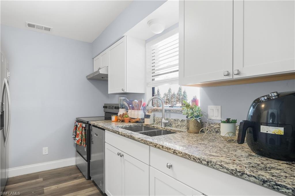 SAN CARLOS PARK - Residential