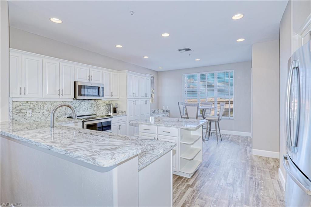 SUTTON WALK - Residential