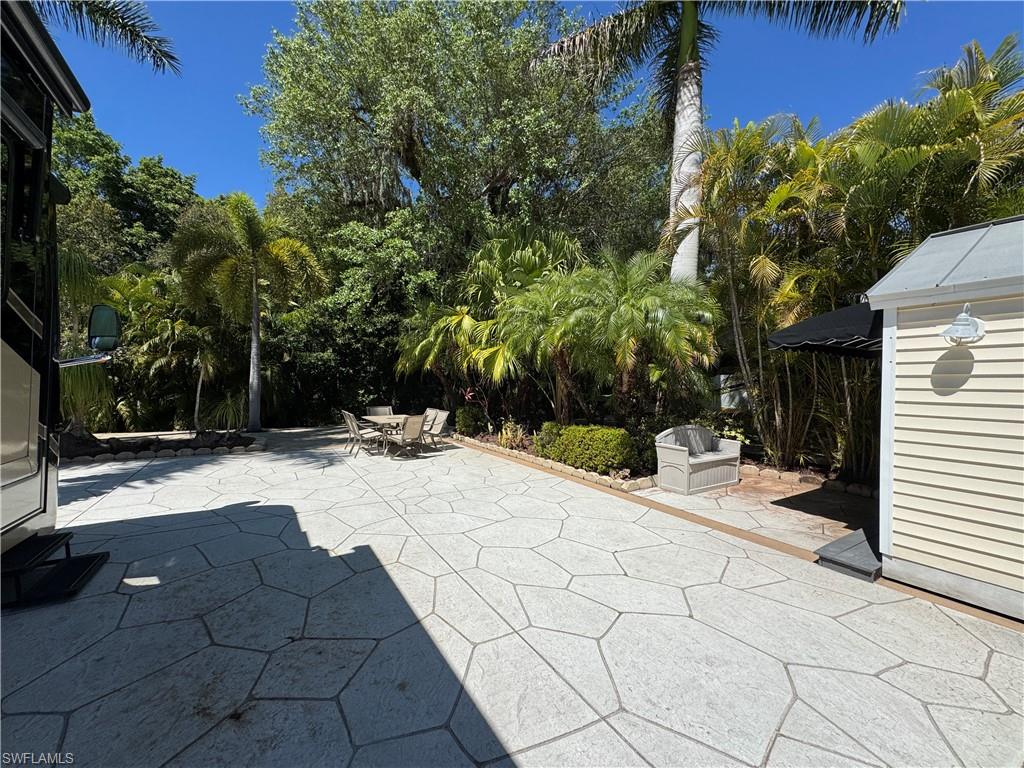 RIVERBEND MOTORCOACH RESORT - Land