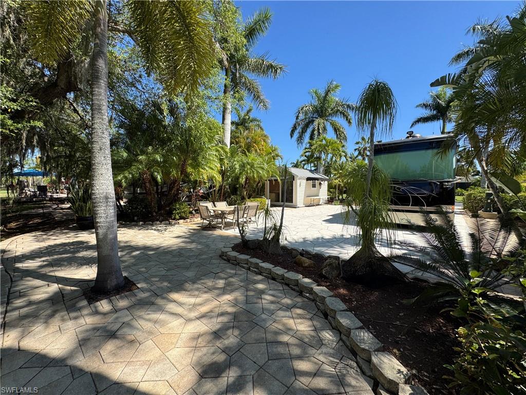 RIVERBEND MOTORCOACH RESORT - Land