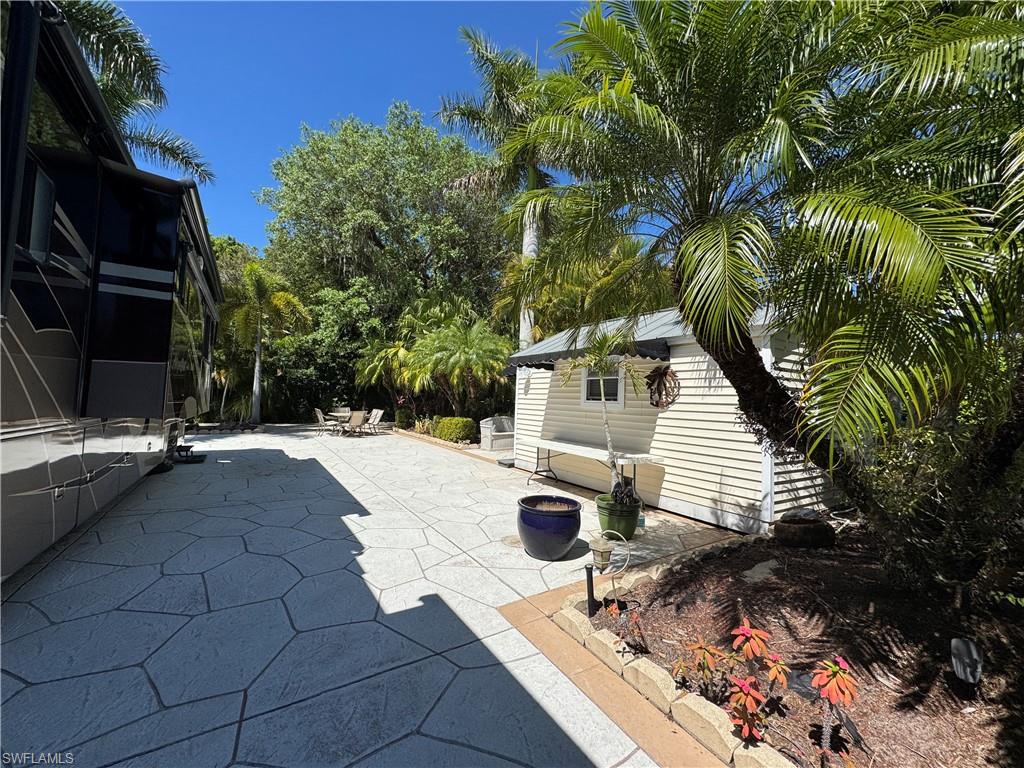 RIVERBEND MOTORCOACH RESORT - Land