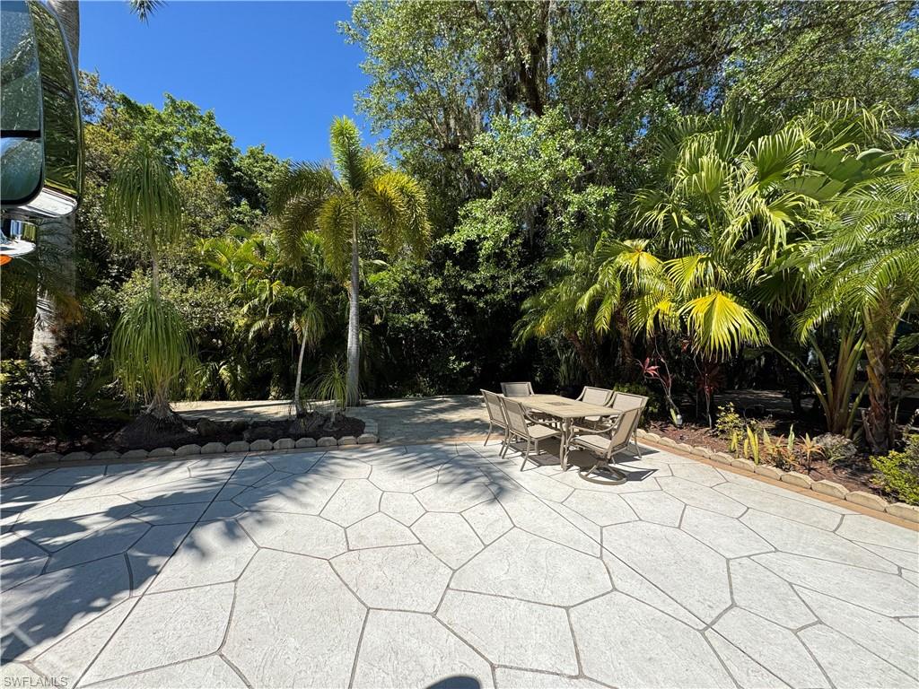 RIVERBEND MOTORCOACH RESORT - Land