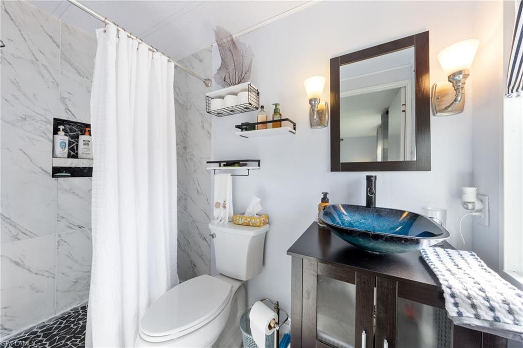 SIX LAKES COUNTRY CLUB - Residential