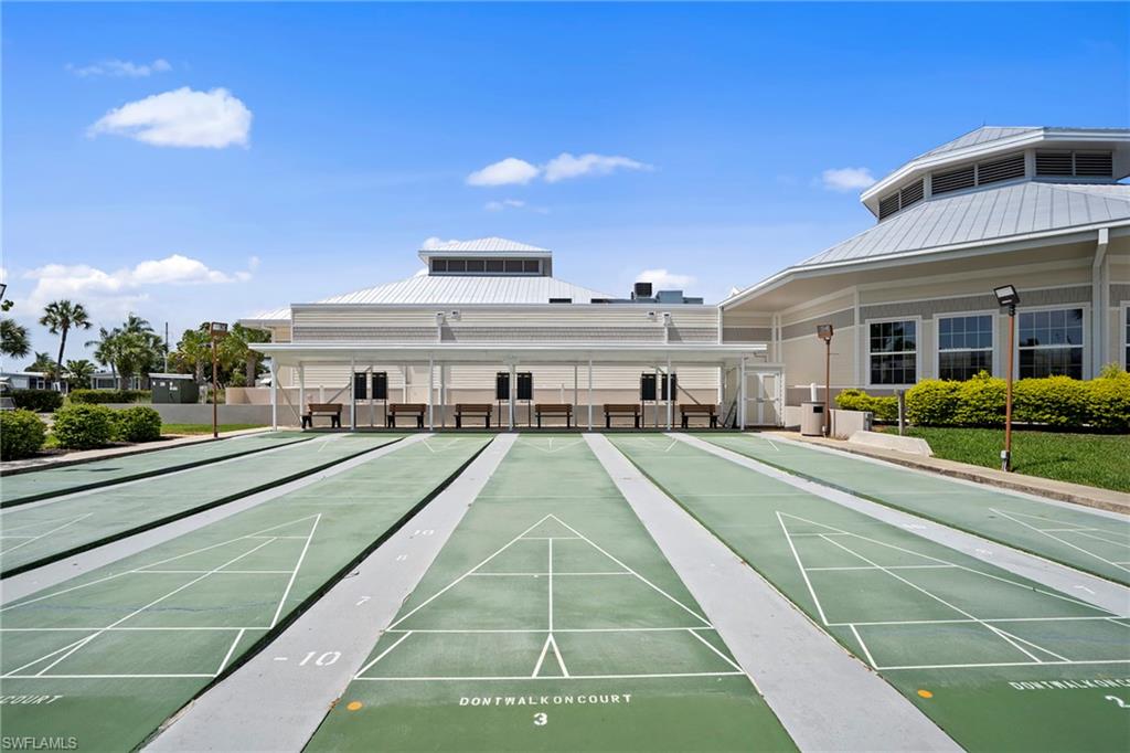 SIX LAKES COUNTRY CLUB - Residential