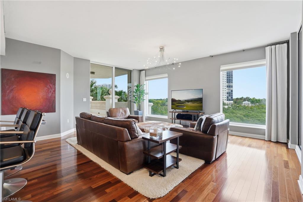 LA SCALA AT THE COLONY - Residential