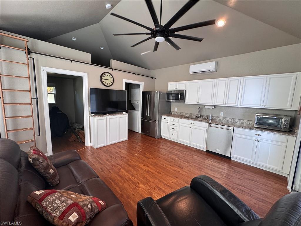 RIVERBEND MOTORCOACH RESORT - Land