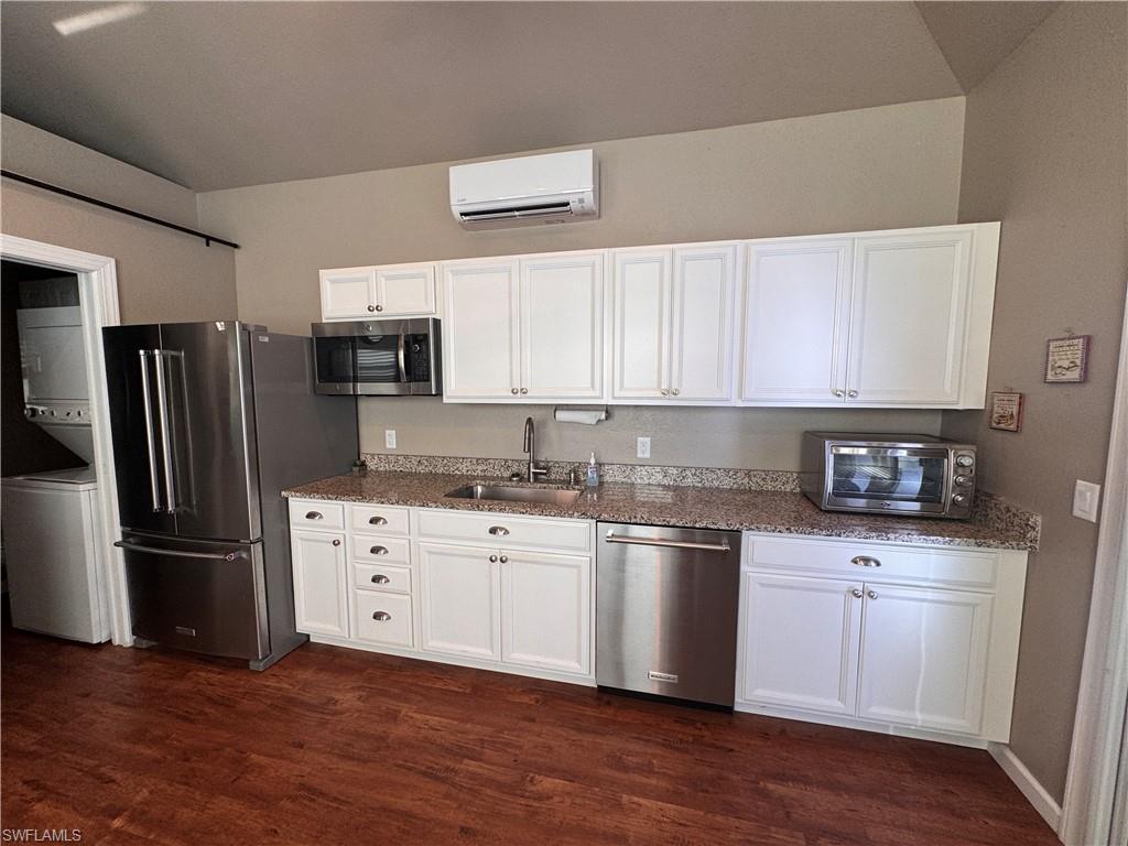 RIVERBEND MOTORCOACH RESORT - Land